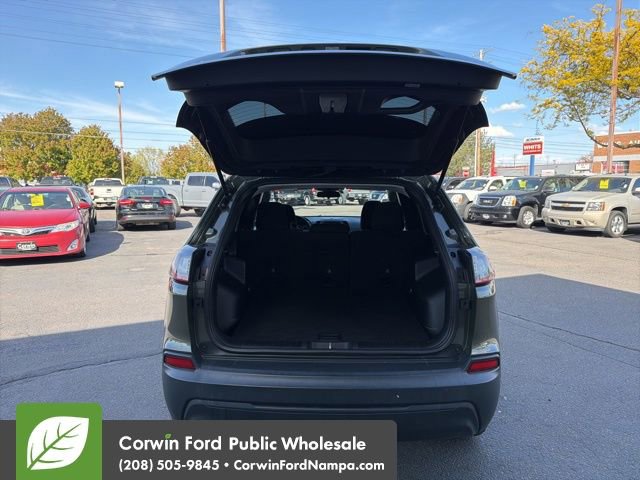 Used 2019 Jeep Cherokee Latitude w/ Popular Appearance Group AWD/4WD image 29