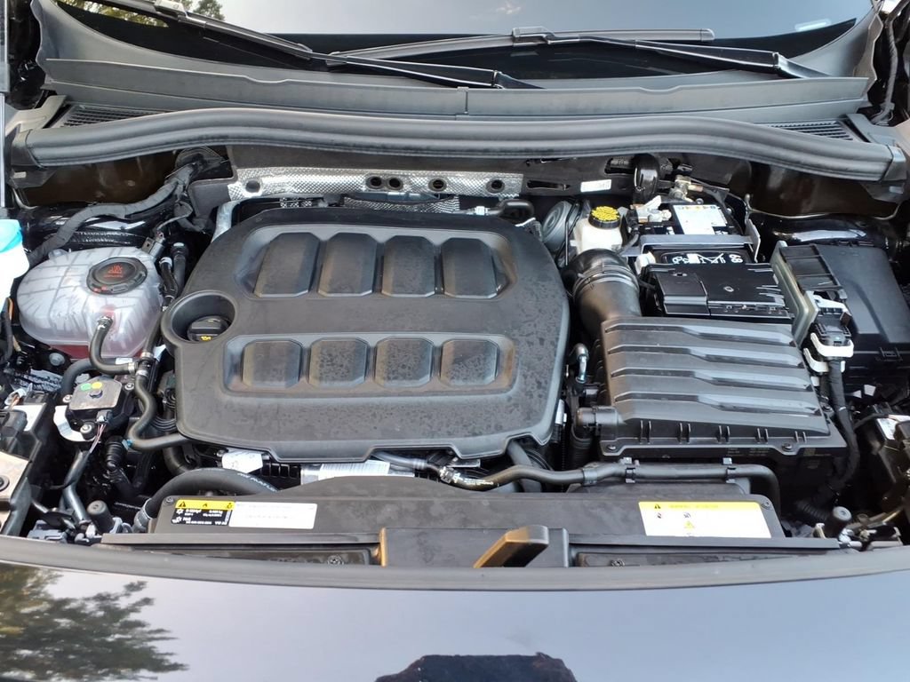 Used 2025 Volkswagen Tiguan SE R-Line AWD/4WD image 31