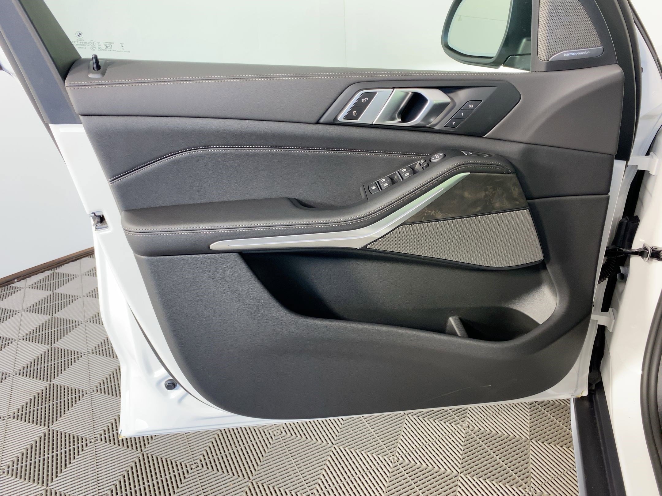 Used 2026 BMW X5 sDrive40i w/ Premium Package image 10