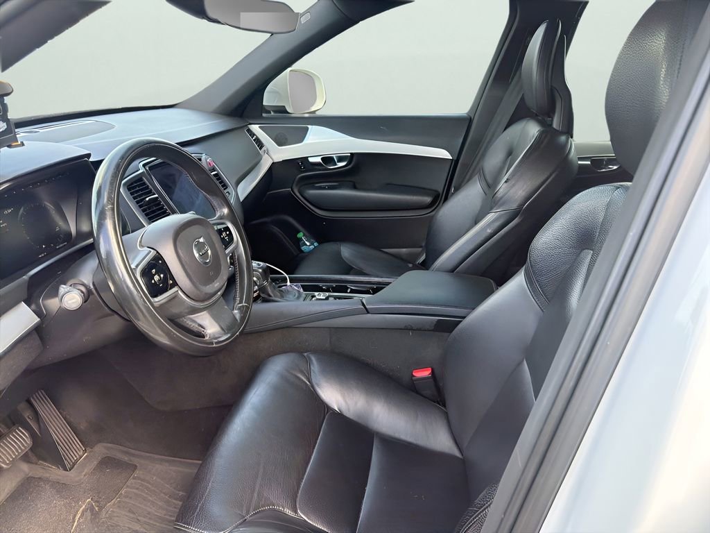 Used 2017 Volvo XC90 T6 Momentum w/ Vision Package image 5