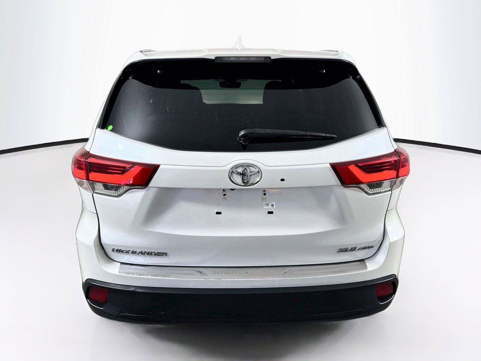 Used 2017 Toyota Highlander XLE AWD/4WD image 4