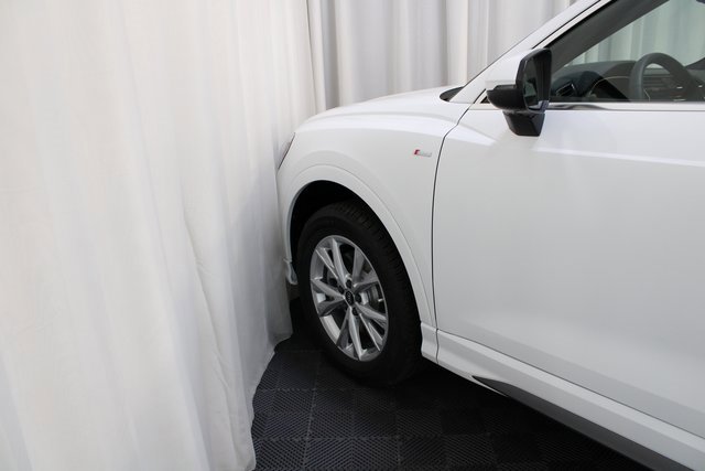 New 2025 Audi Q3 2.0T Premium image 22