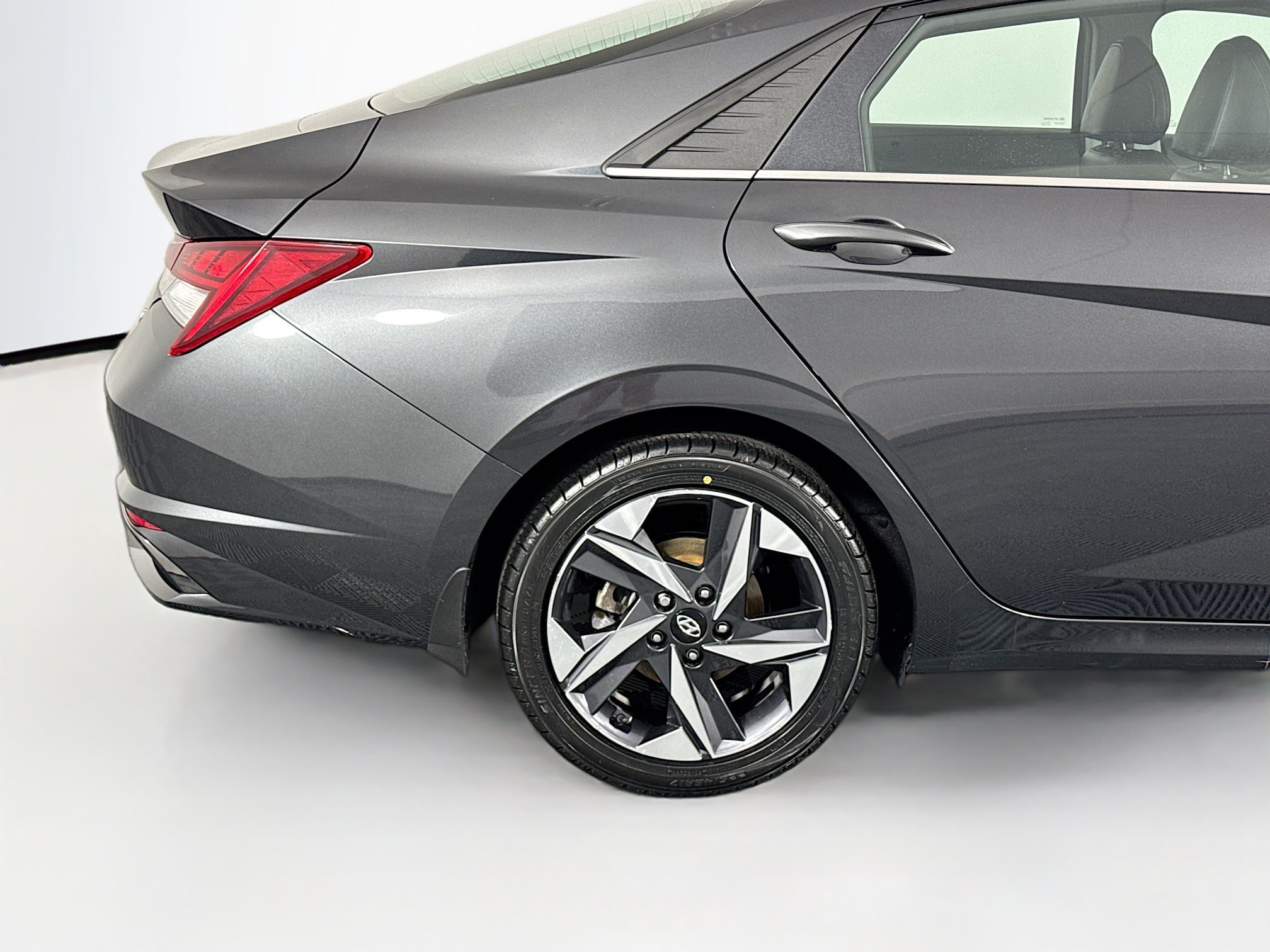 Used 2023 Hyundai Elantra Limited FWD image 46