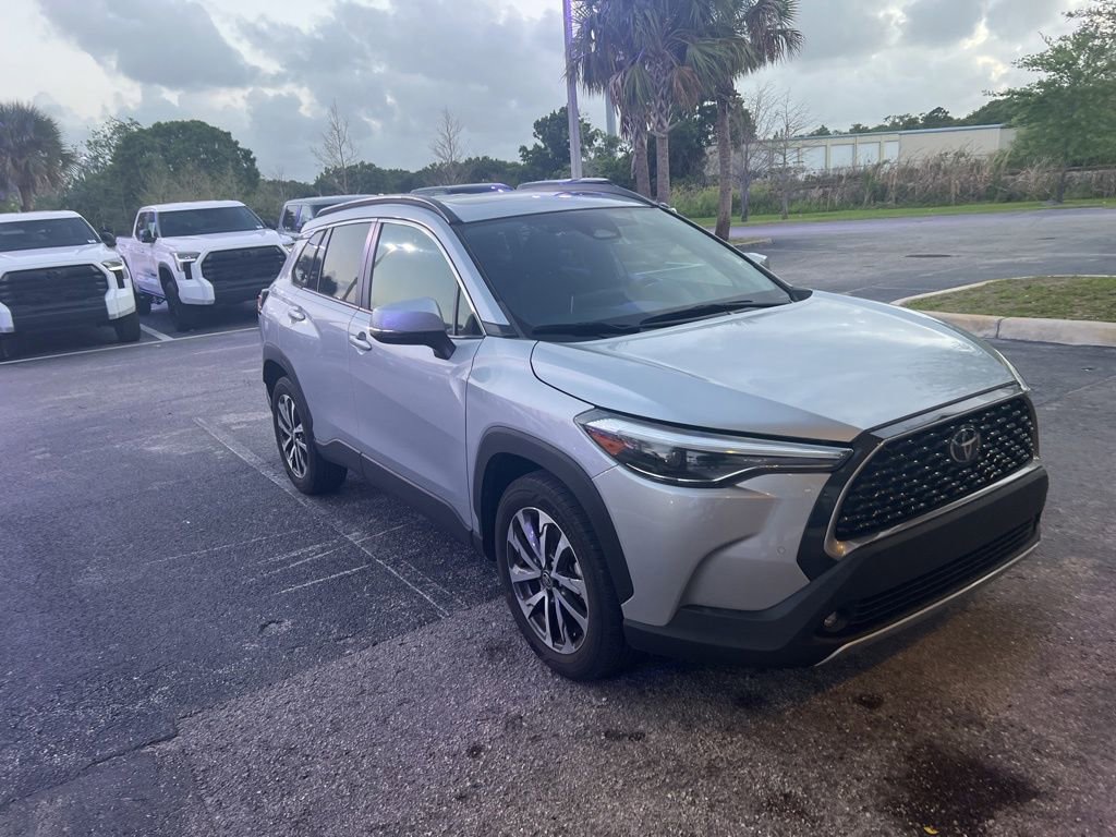 Used 2023 Toyota Corolla Cross XLE w/ Convenience Package image 2