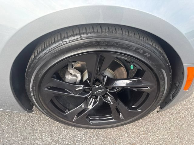 Used 2024 Chevrolet Camaro LT w/ Technology Package RWD image 13