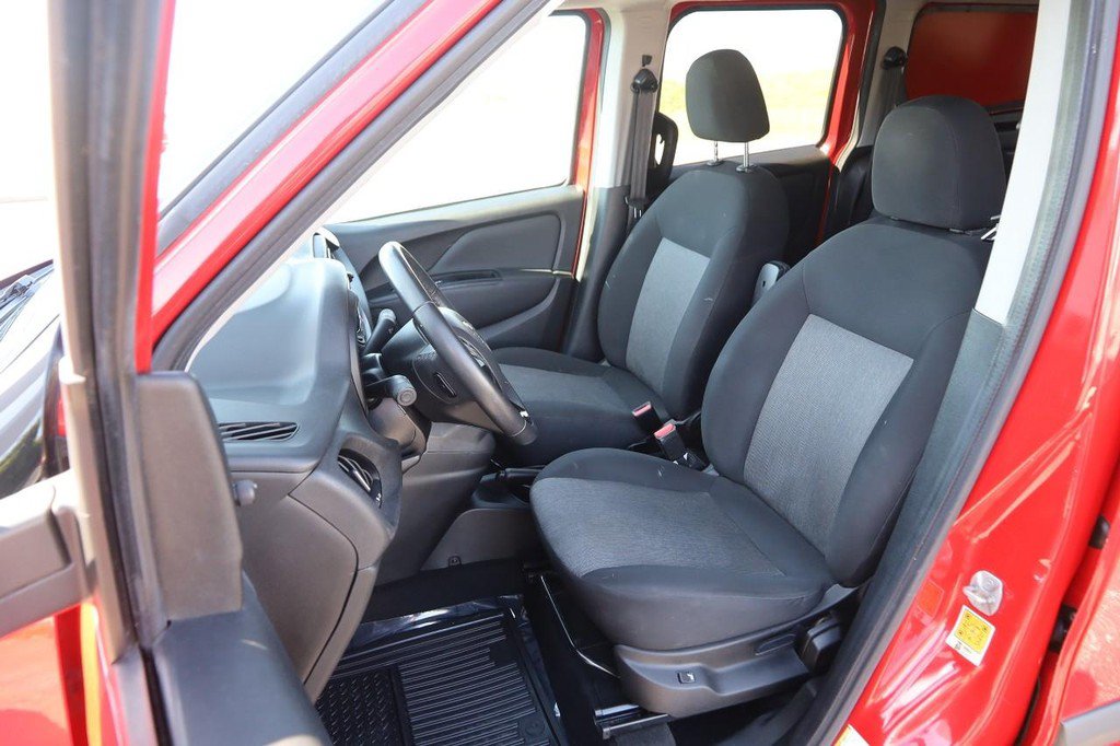Used 2021 RAM ProMaster City SLT w/ Popular Equipment Group FWD image 8