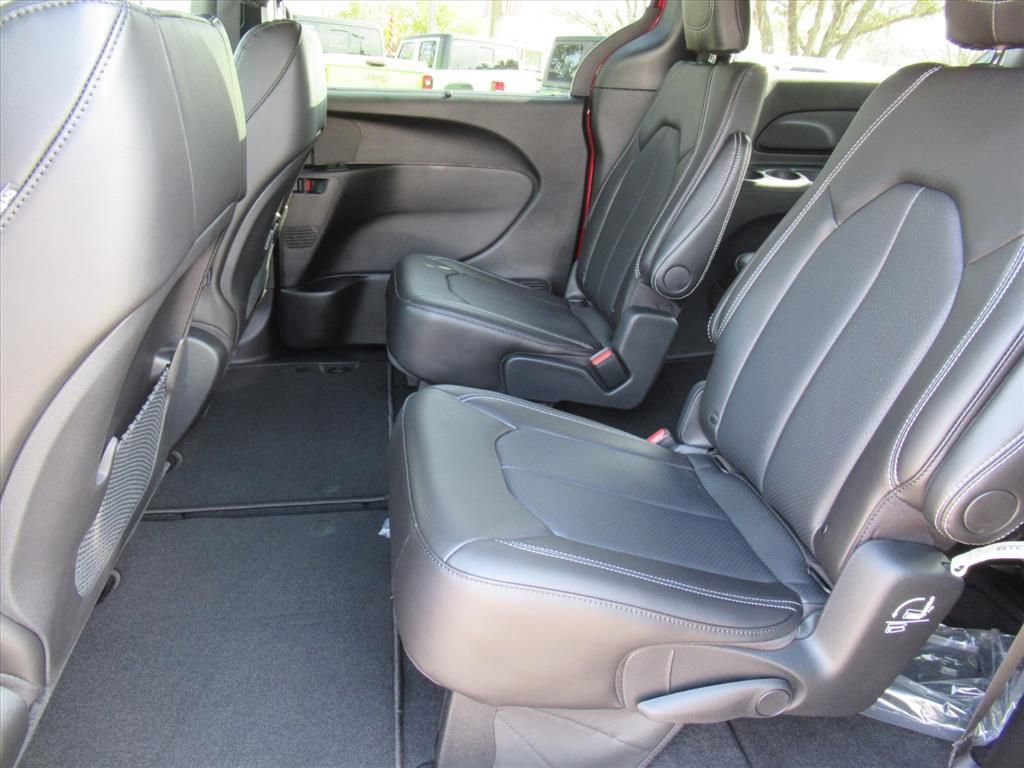 New 2026 Chrysler Voyager LX FWD image 26