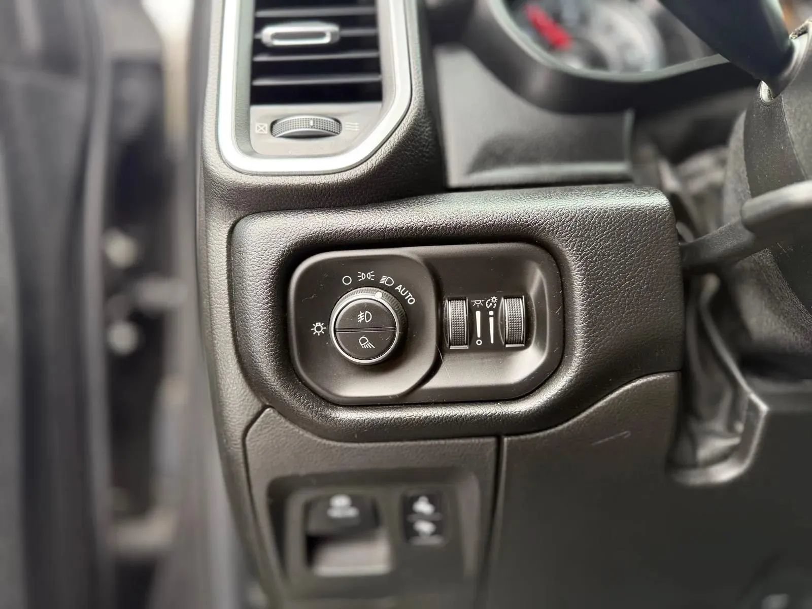 Used 2019 RAM 1500 Big Horn AWD/4WD image 24