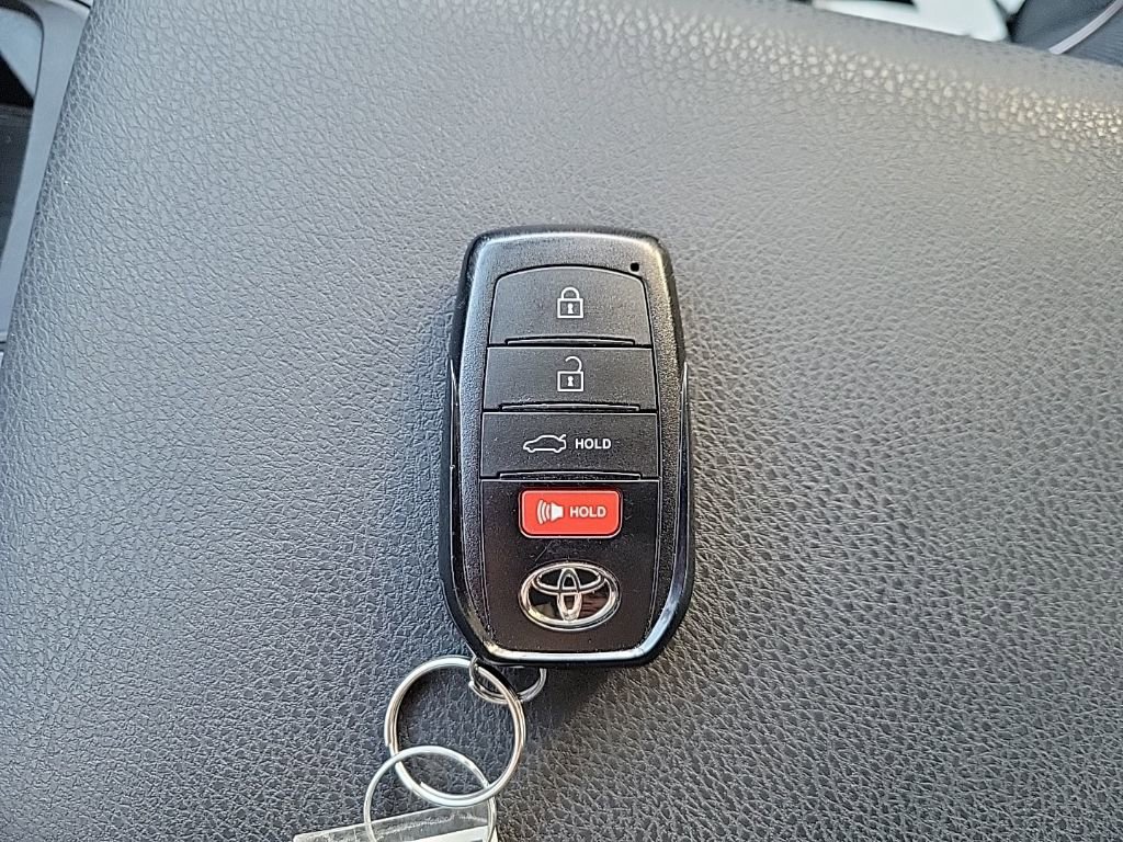 Used 2025 Toyota Camry LE image 27