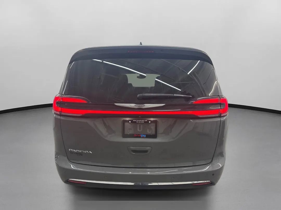 Used 2021 Chrysler Pacifica Touring-L image 8