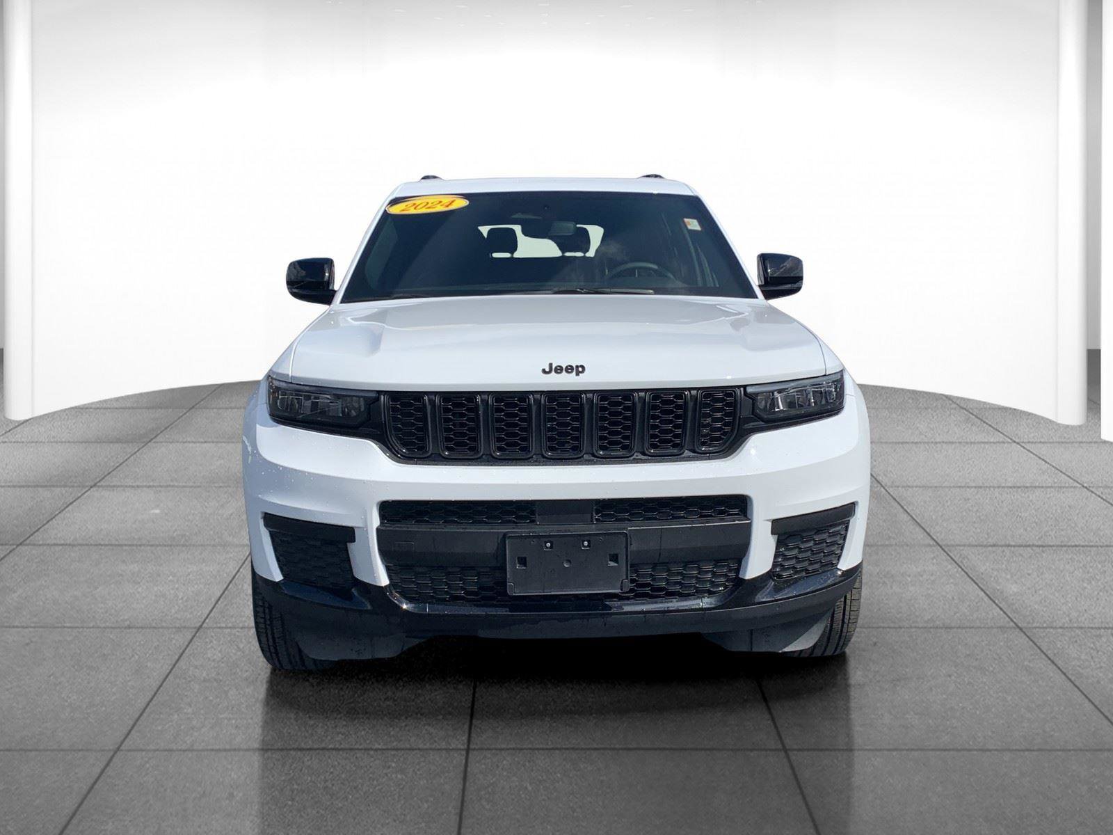 Used 2024 Jeep Grand Cherokee L Altitude image 2