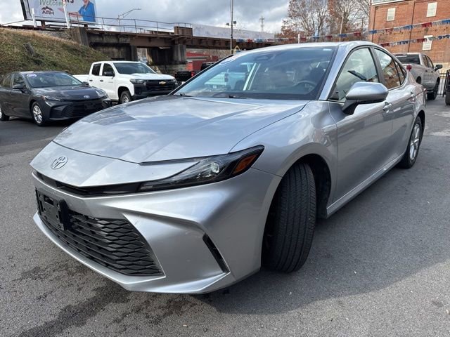 Used 2025 Toyota Camry LE image 5