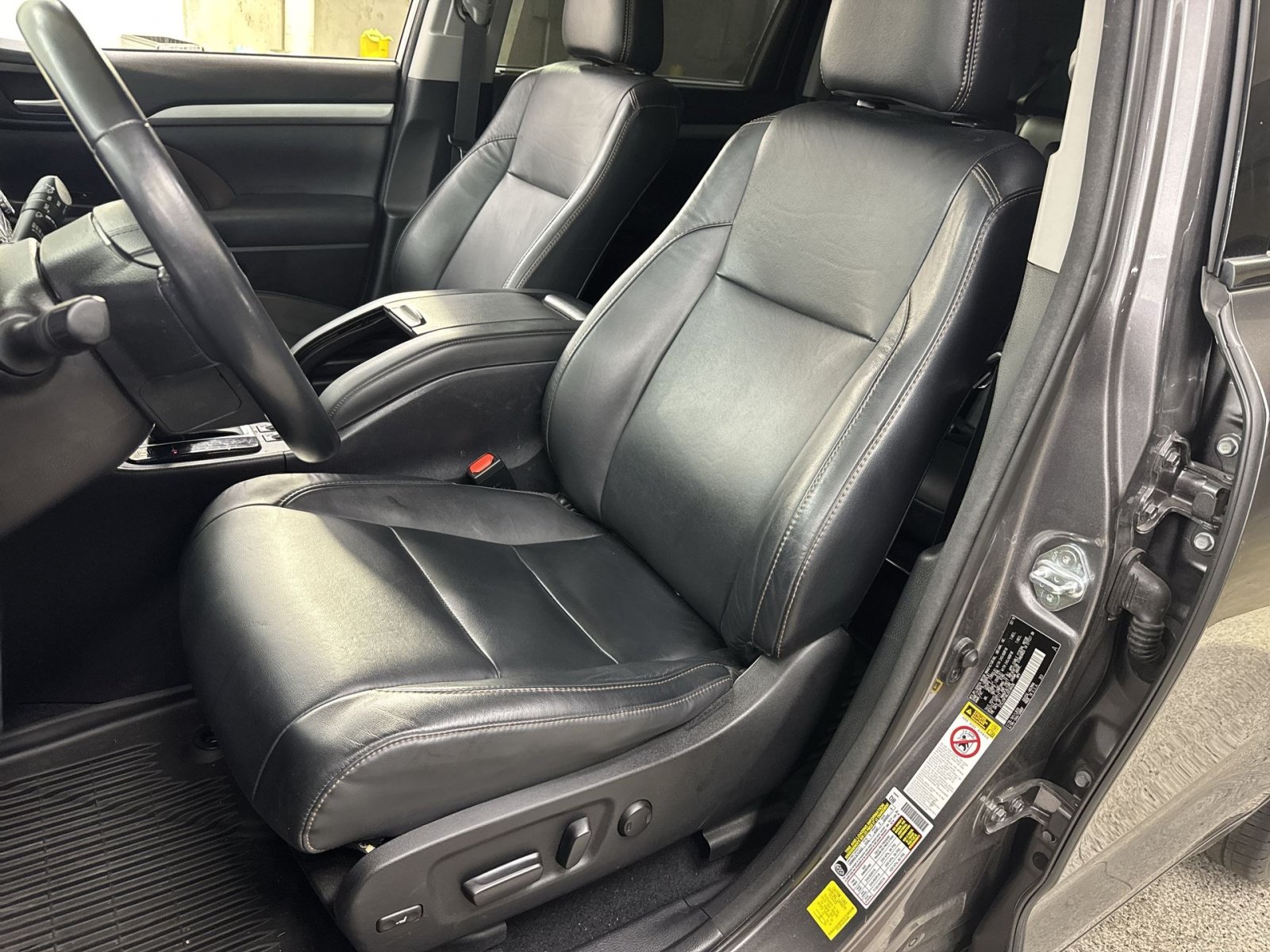 Used 2018 Toyota Highlander XLE AWD/4WD image 25