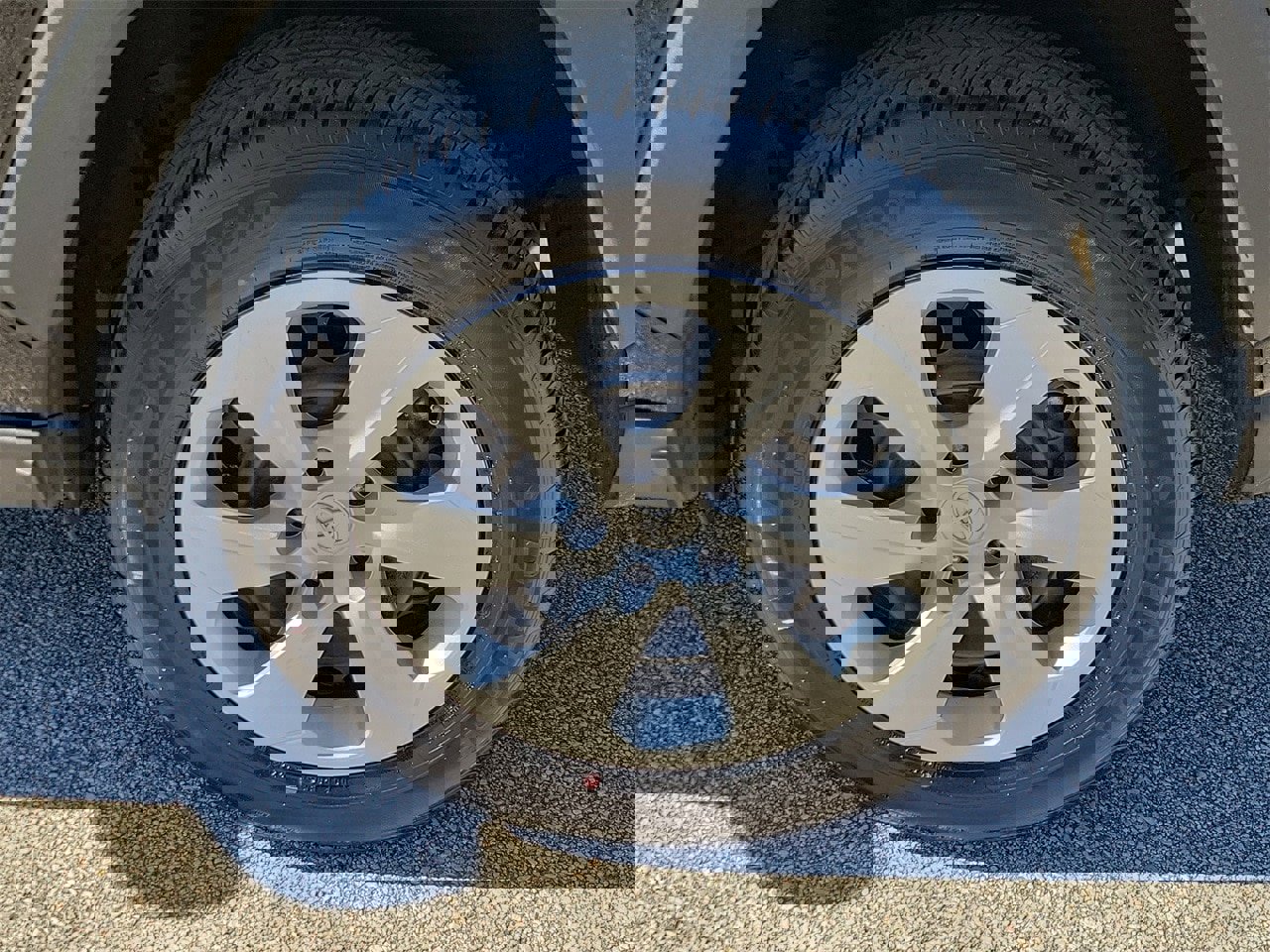 Used 2025 Toyota RAV4 LE image 5