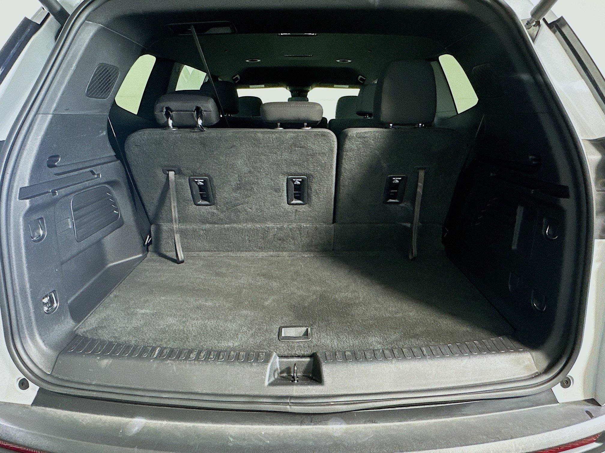 Used 2025 GMC Acadia Elevation image 31