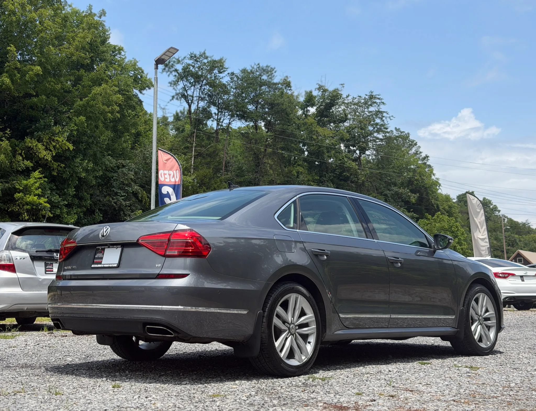 Used 2016 Volkswagen Passat 3.6 SEL Premium FWD image 6