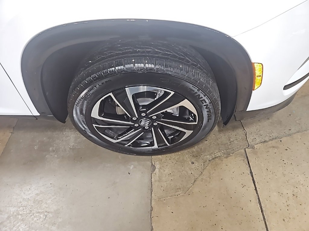 Certified 2025 Buick Enclave Sport Touring image 33