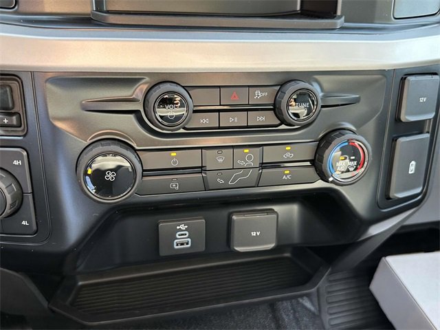 New 2025 Ford F550 4x4 Regular Cab Super Duty w/ XL Chrome Package image 24