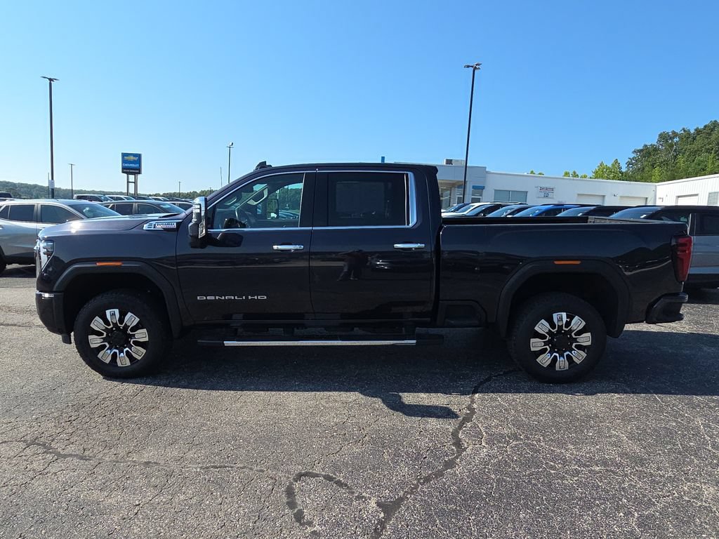 Used 2025 GMC Sierra 2500 Denali AWD/4WD image 5