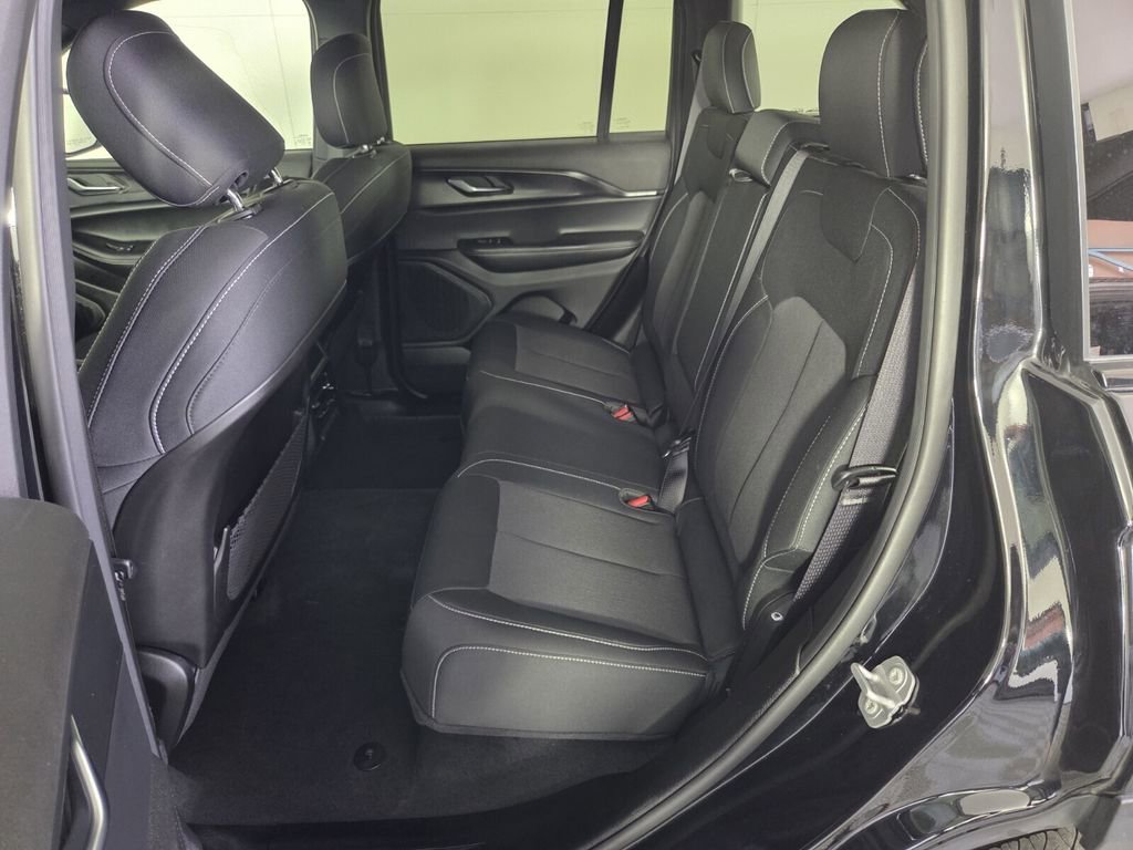 Certified 2025 Jeep Grand Cherokee Laredo w/ Luxury Tech Group I image 26