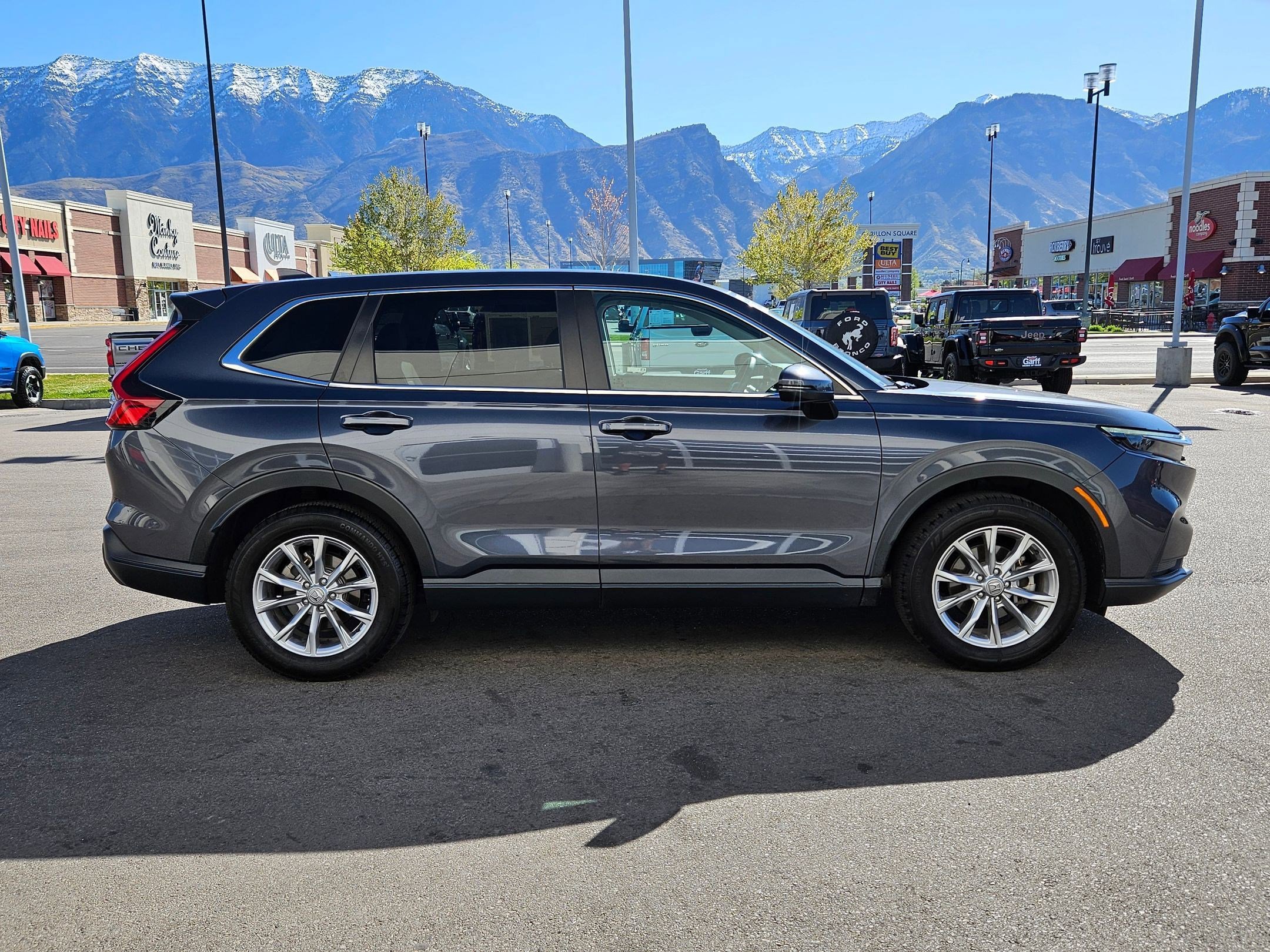 Used 2023 Honda CR-V EX image 2