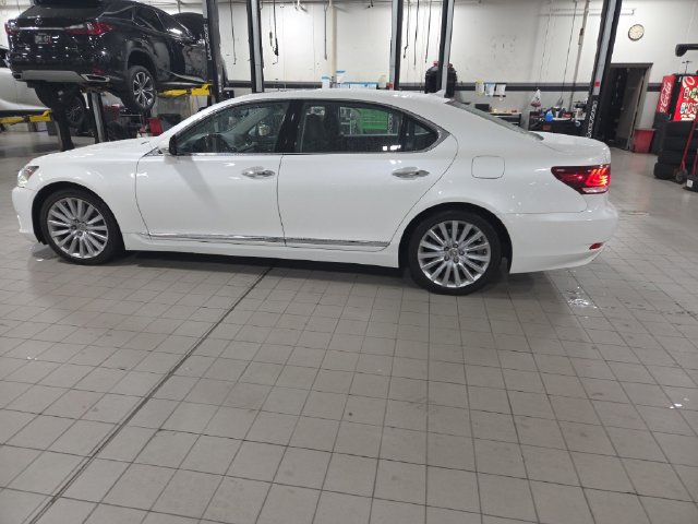 Used 2013 Lexus LS 460 L w/ Preferred Accessory Package AWD/4WD image 9