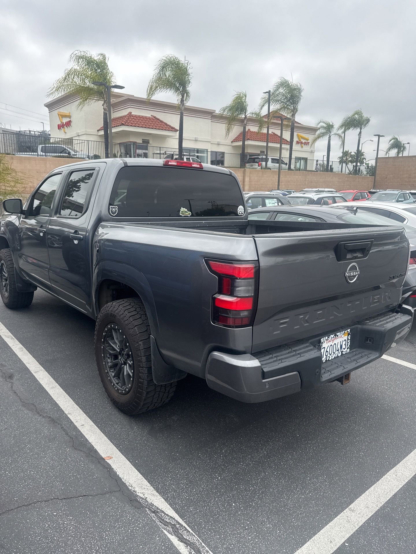 Used 2023 Nissan Frontier SV w/ Midnight Edition Package AWD/4WD image 4