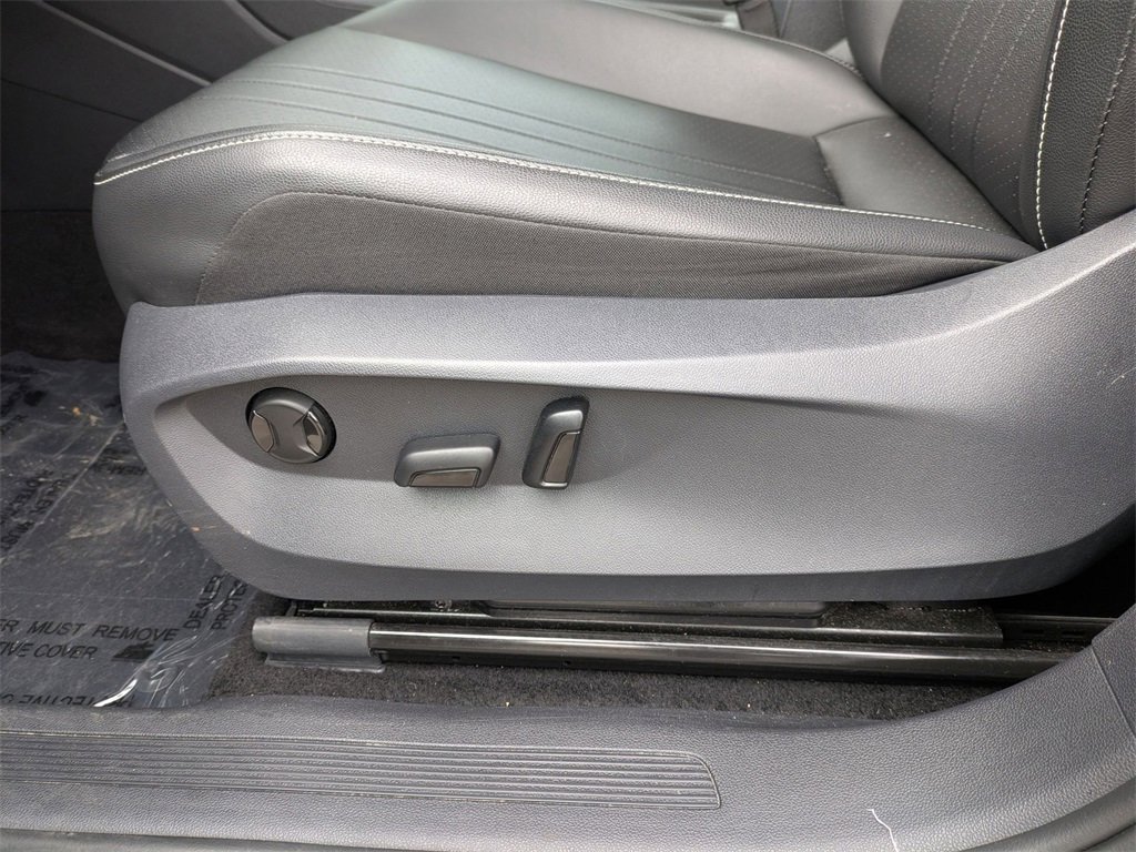 Used 2024 Volkswagen Tiguan SE image 14
