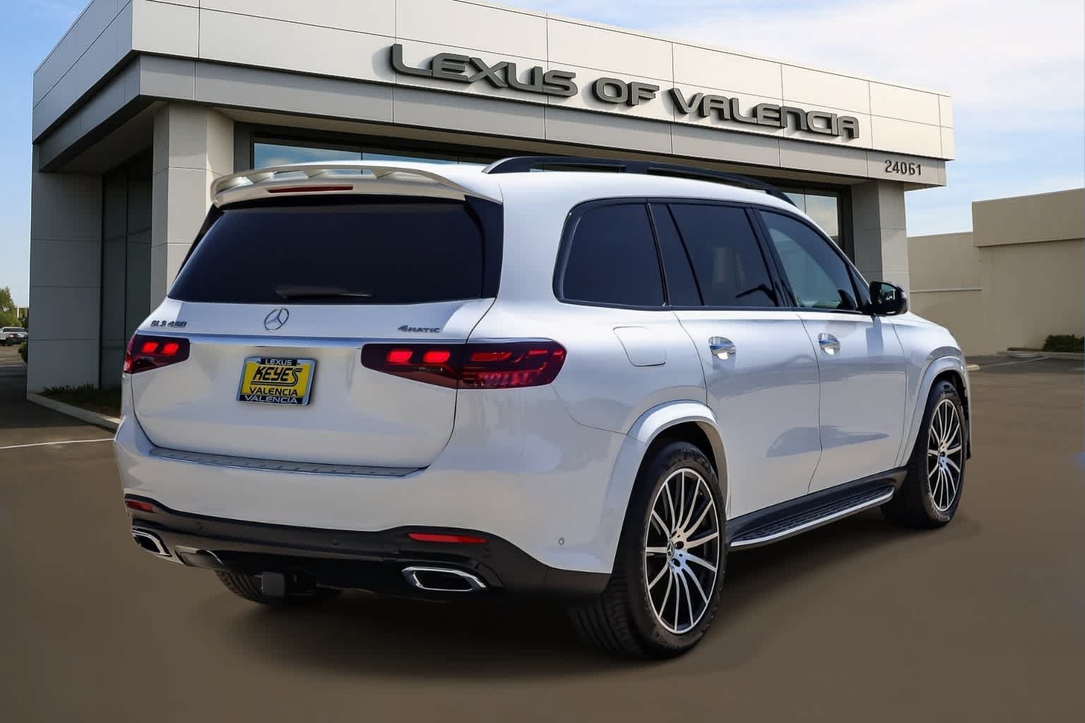 Used 2024 Mercedes-Benz GLS 450 4MATIC image 4