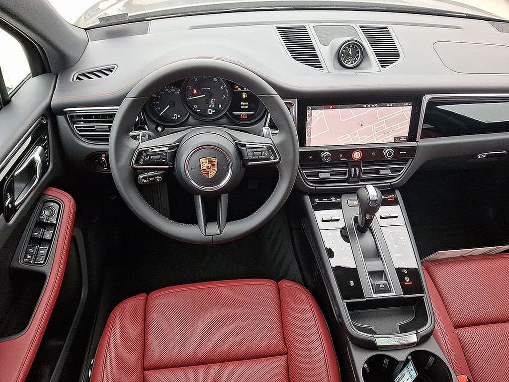 Used 2025 Porsche Macan image 13