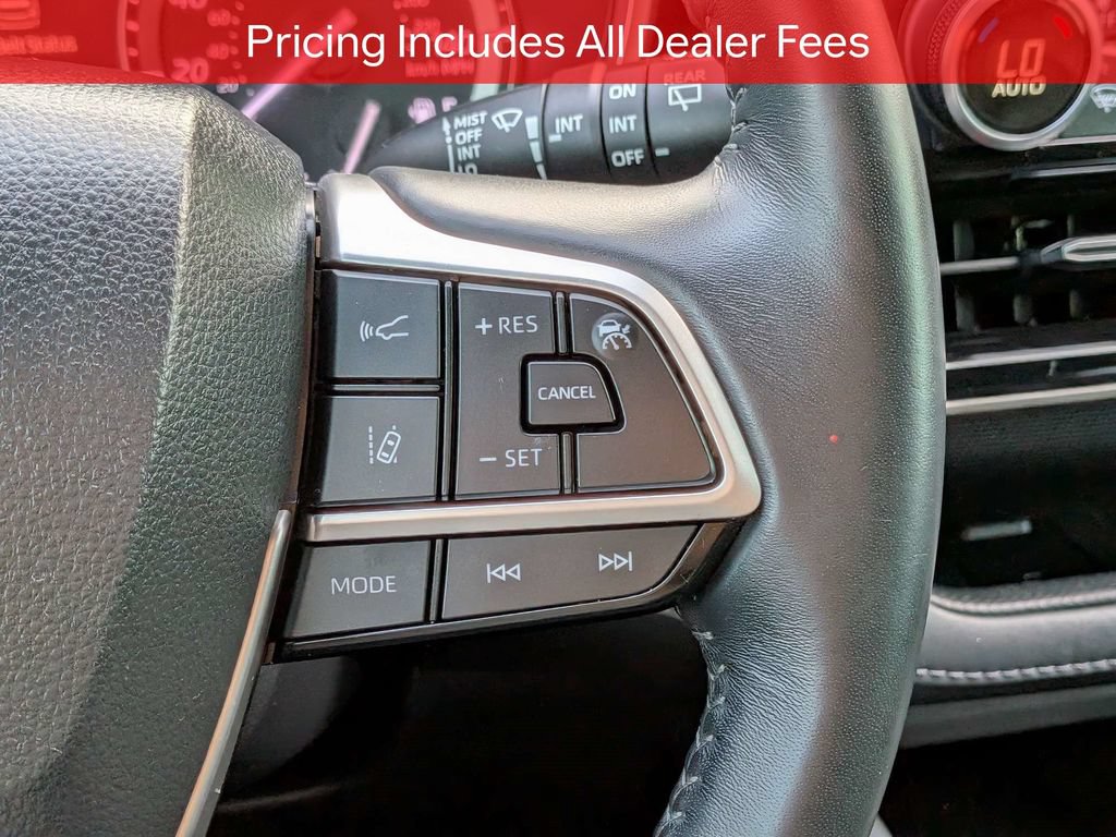Used 2022 Toyota Highlander XLE FWD image 29