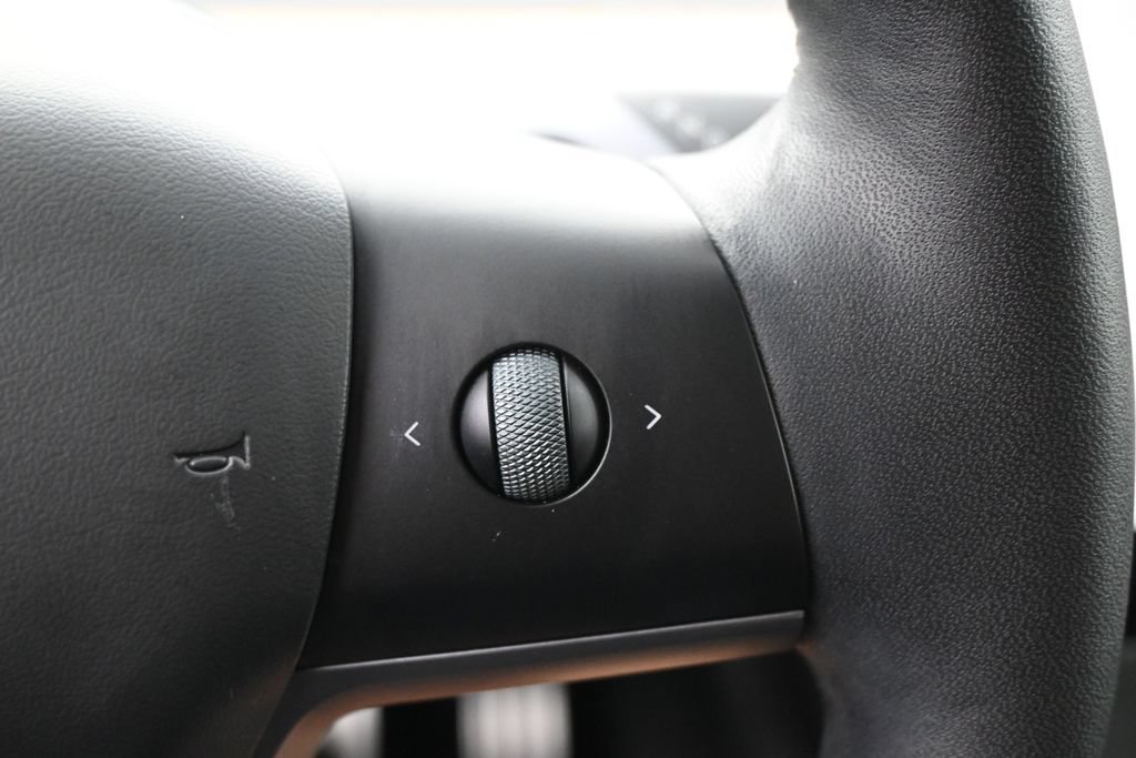 Used 2023 Tesla Model Y Performance AWD/4WD image 26