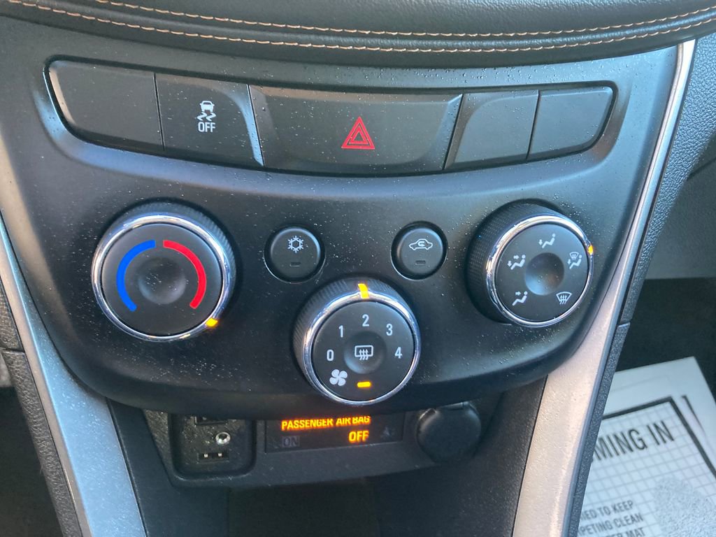 Used 2020 Chevrolet Trax LT w/ LT Convenience Package image 27