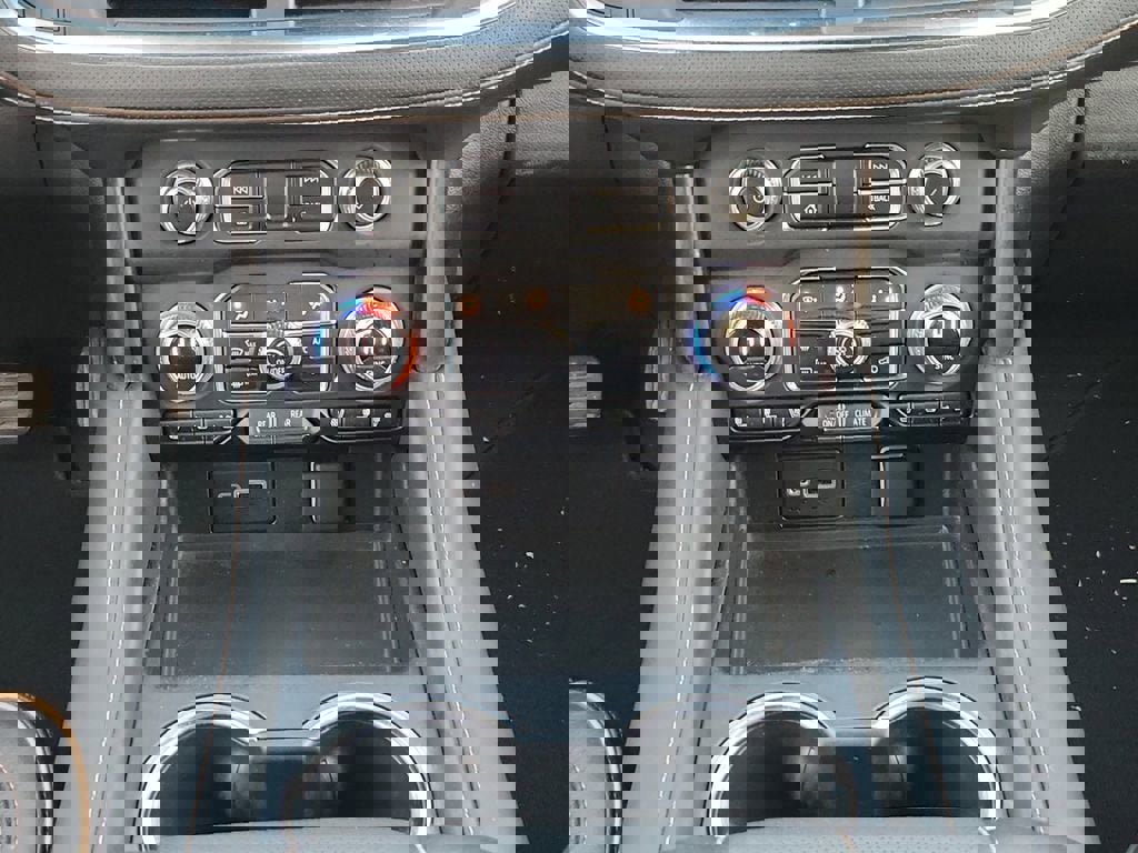 Used 2023 GMC Yukon AT4 w/ AT4 Premium Package image 11