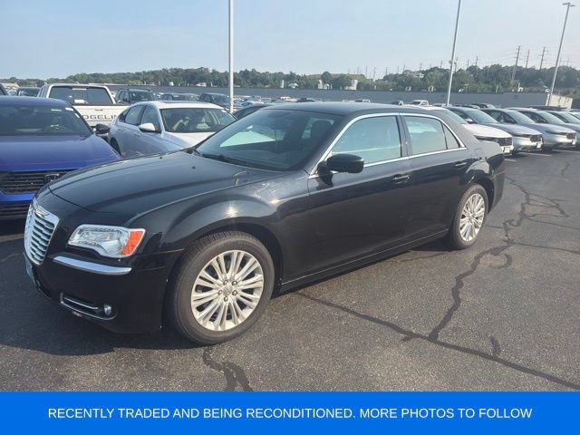 Used 2014 Chrysler 300 AWD w/ Driver Convenience Group image 2
