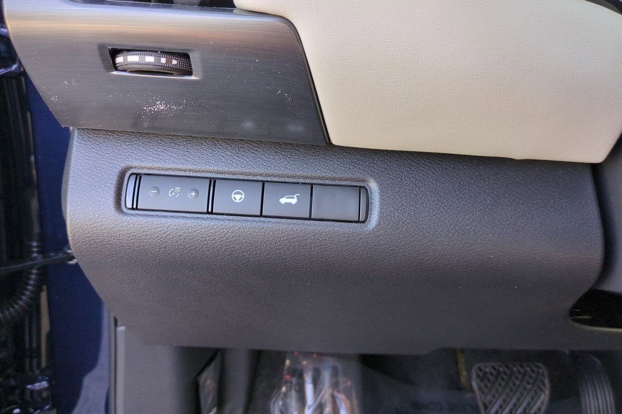 New 2026 Nissan Pathfinder SL FWD image 17