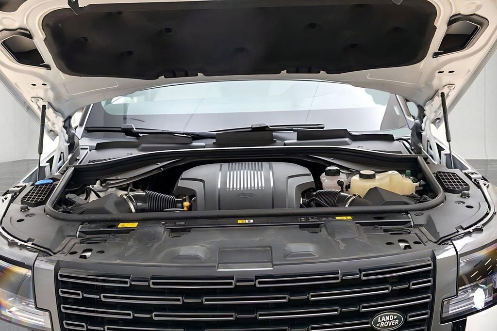 Used 2025 Land Rover Range Rover Autobiography image 19