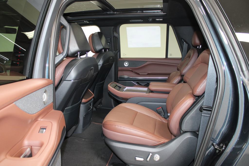 New 2026 Lincoln Navigator L Reserve AWD/4WD image 27