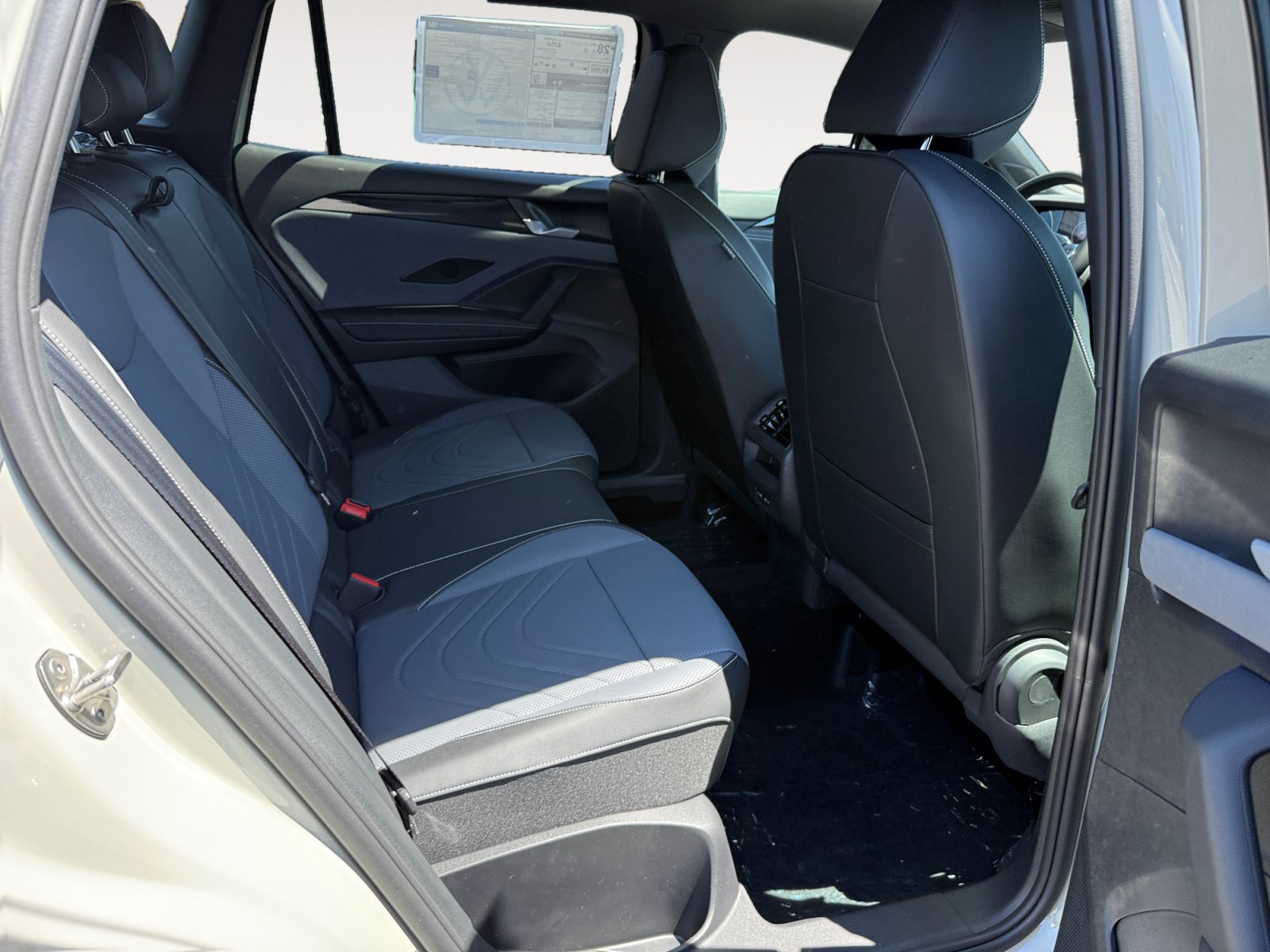 New 2026 Volkswagen Tiguan SE R-Line FWD image 18