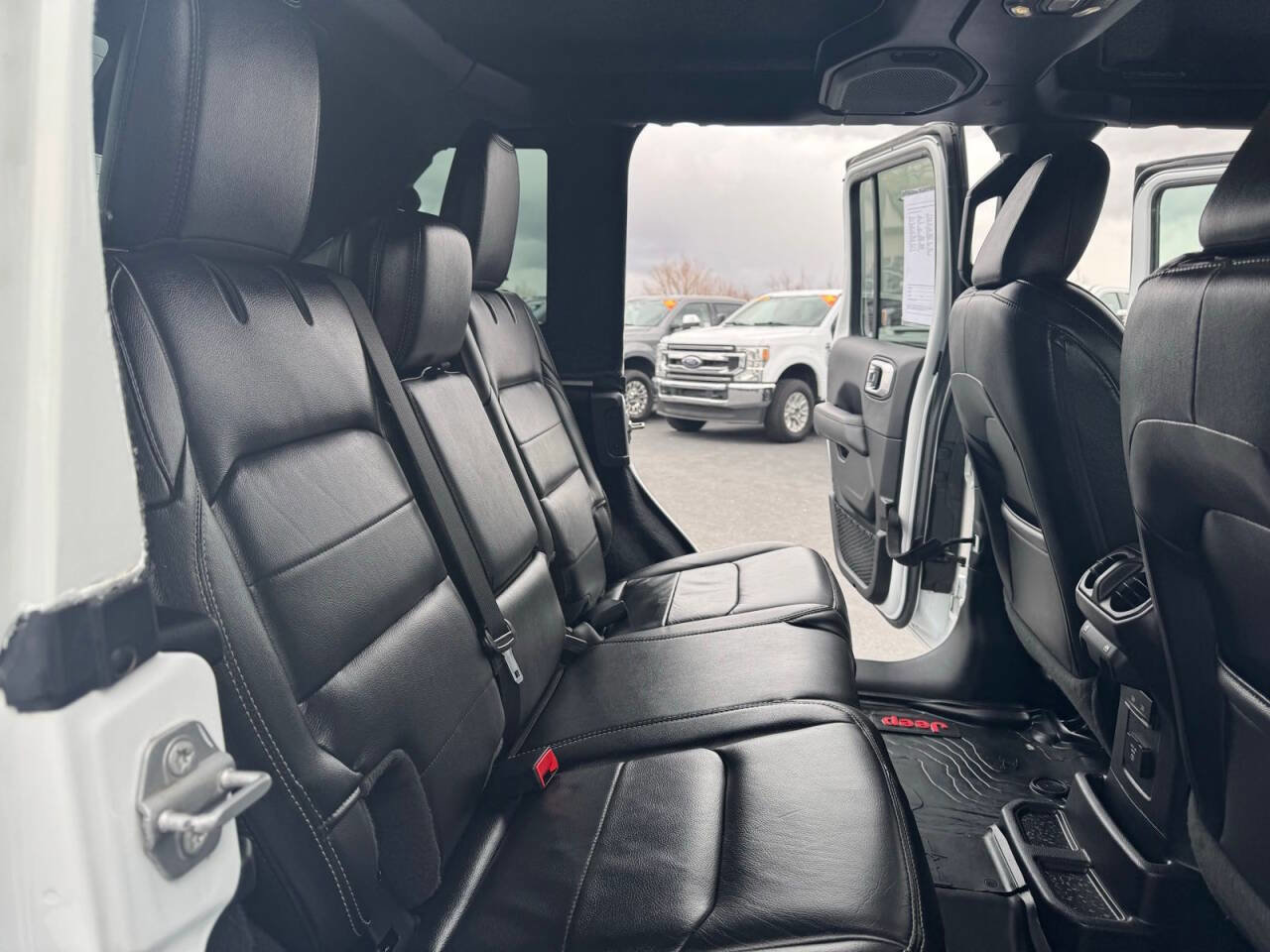 Used 2021 Jeep Wrangler Unlimited Sahara w/ Uconnect 4C Nav & Sound Group AWD/4WD image 31