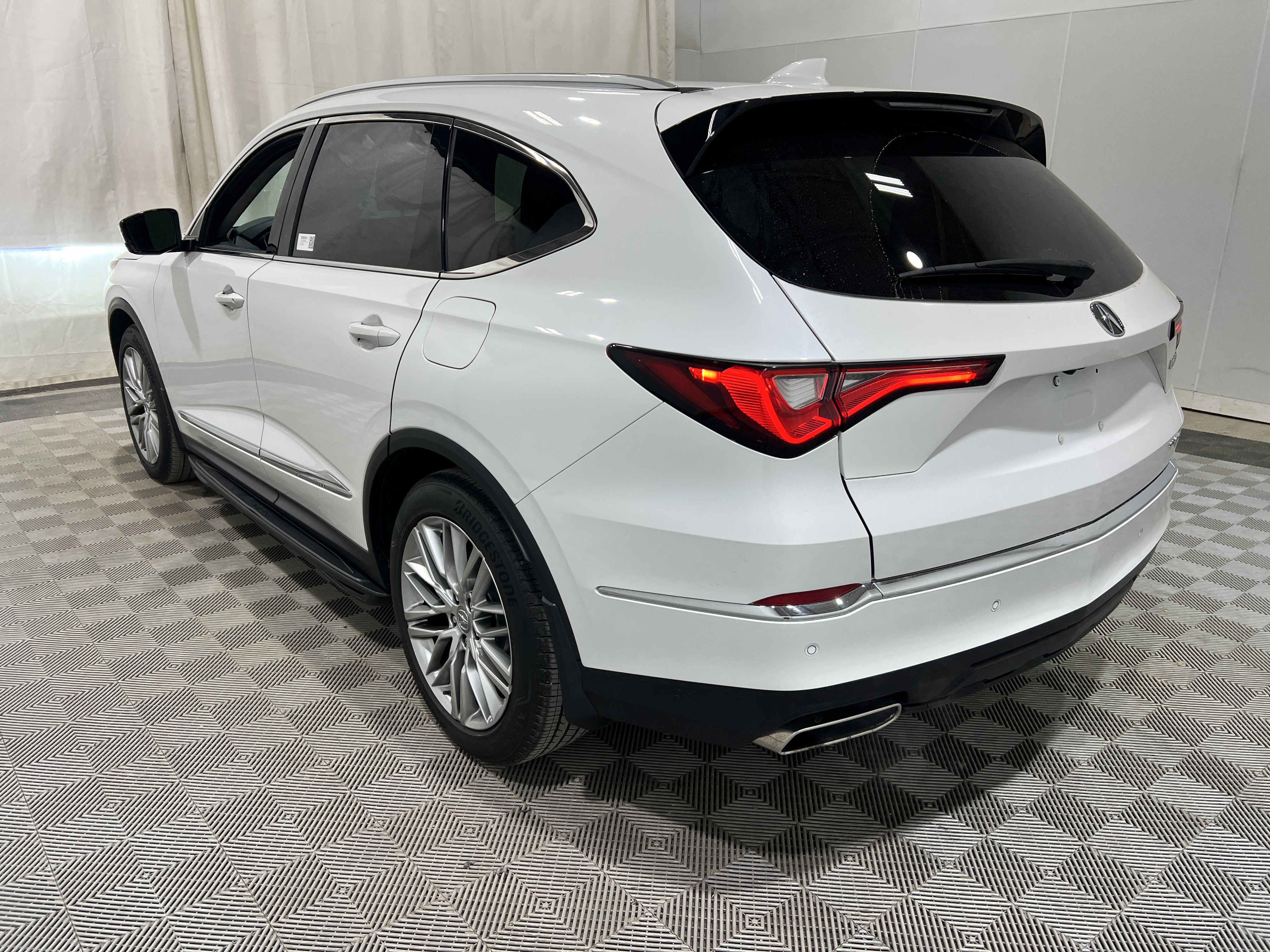 Used 2023 Acura MDX w/ Advance Package AWD/4WD image 2