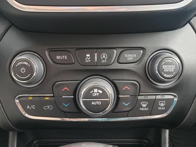Used 2022 Jeep Cherokee Latitude Lux w/ Sun & Sound Group AWD/4WD image 23