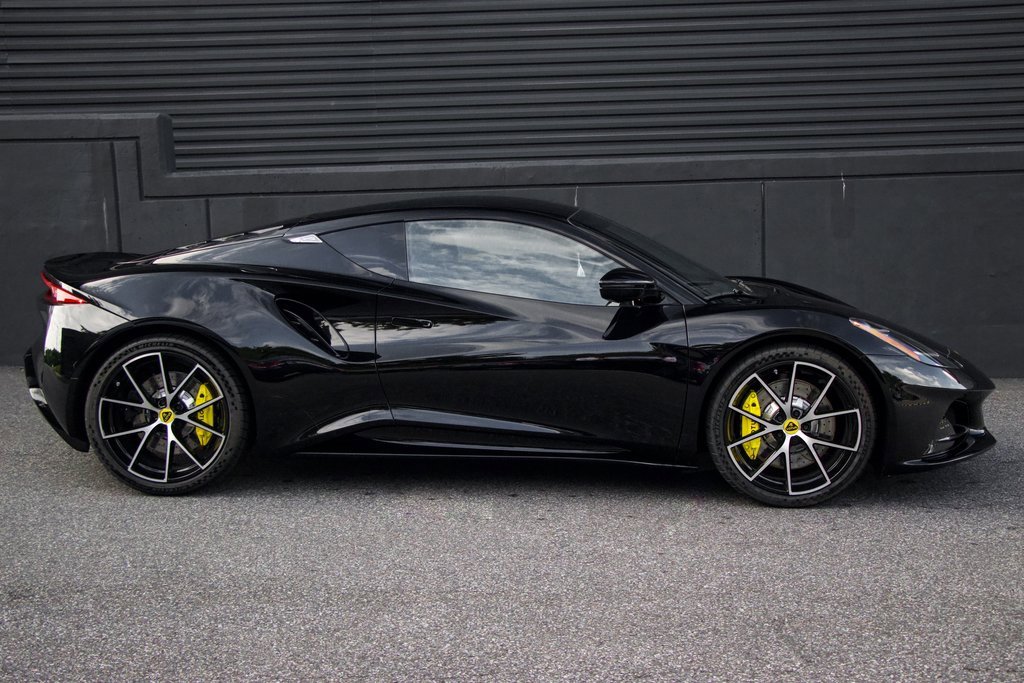 Used 2025 Lotus Emira image 6