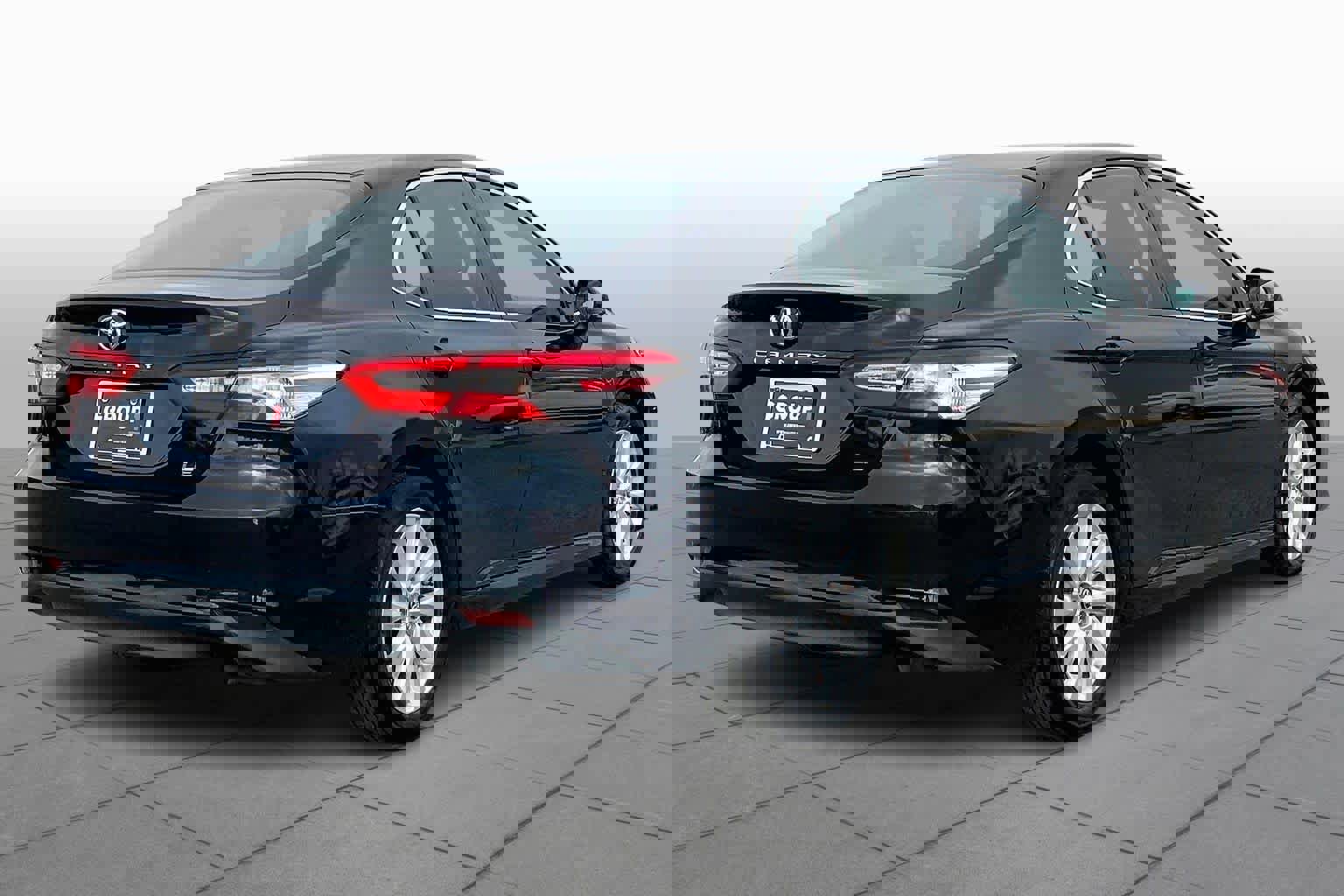 Used 2018 Toyota Camry LE image 12