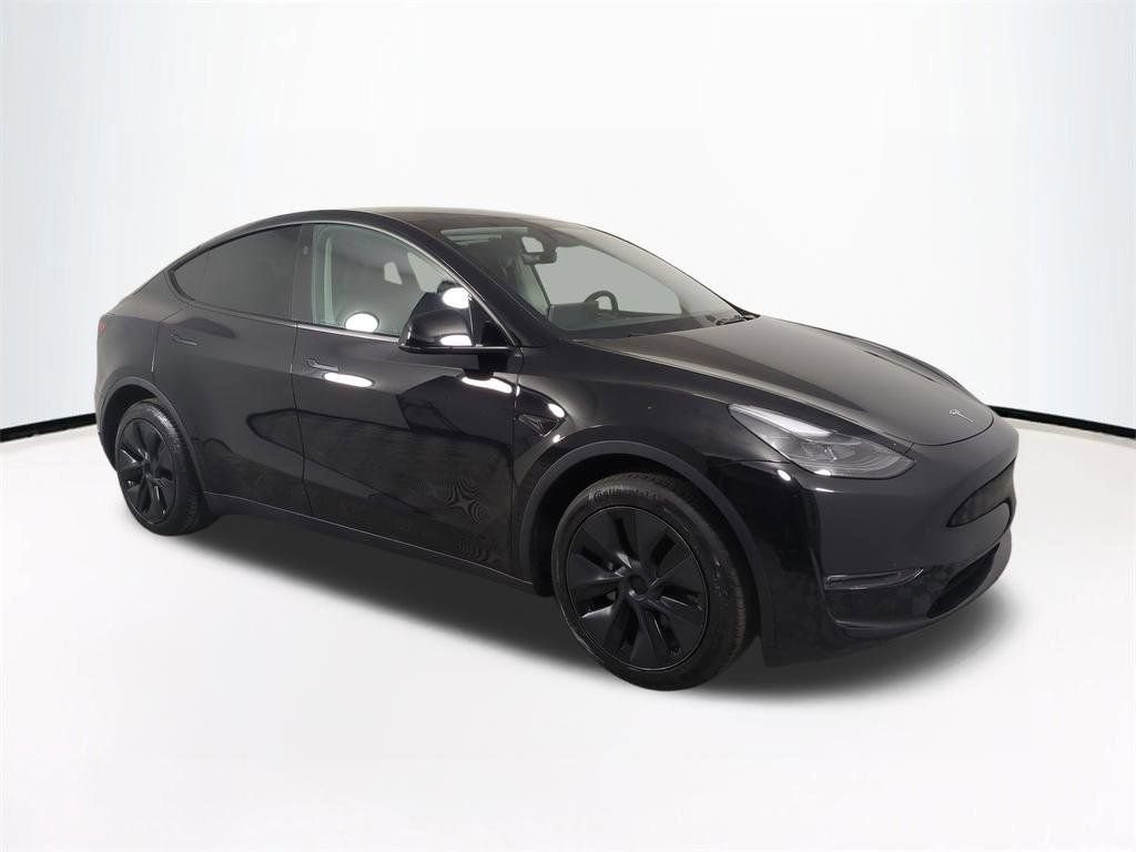 Used 2024 Tesla Model Y Long Range AWD/4WD image 2
