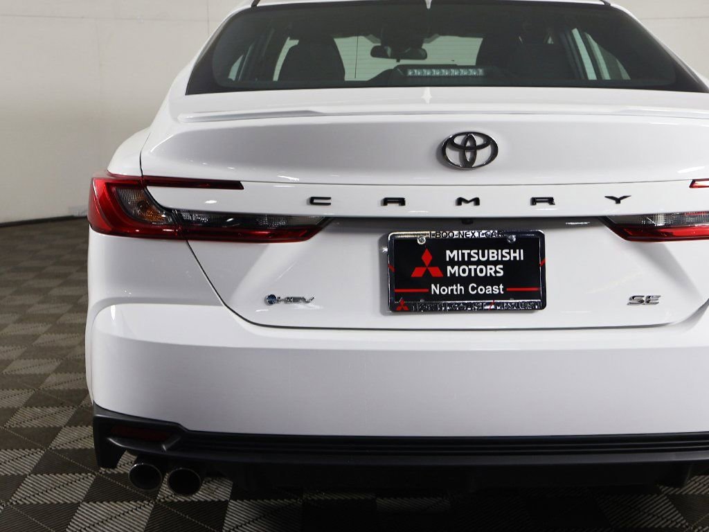 Used 2025 Toyota Camry SE image 13