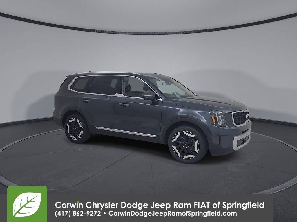 Used 2024 Kia Telluride EX w/ EX Captain's Chair Package FWD image 2
