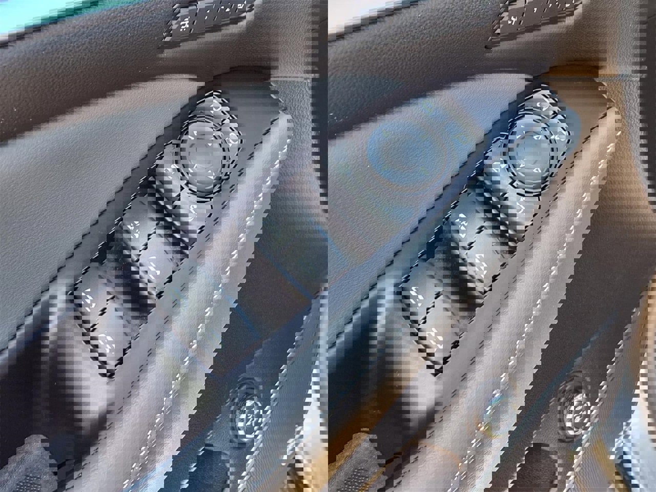 Used 2020 Buick Enclave Premium w/ Sun and Sites Package image 18