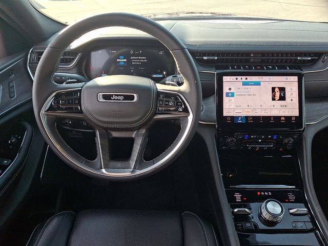 Used 2024 Jeep Grand Cherokee L Overland w/ Luxury Tech Group IV AWD/4WD image 11