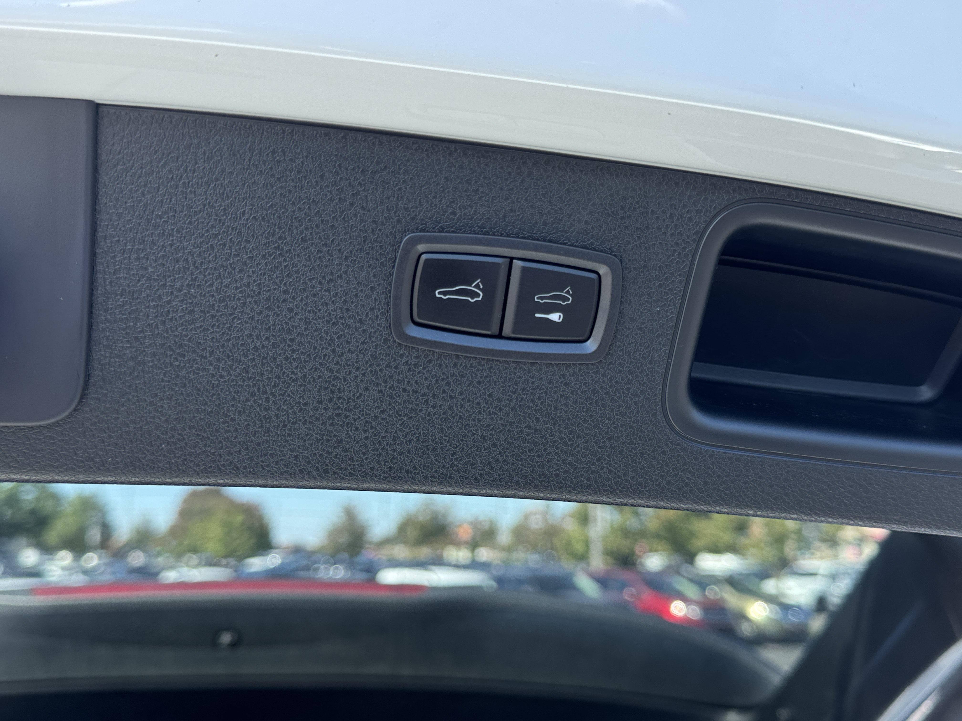 Used 2024 Porsche Macan AWD/4WD image 12